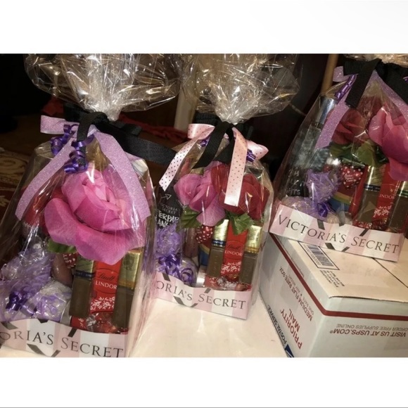 New- Victorias Secret VS Gift Mother’s Day Holiday Set basket ✨ - Picture 4 of 4